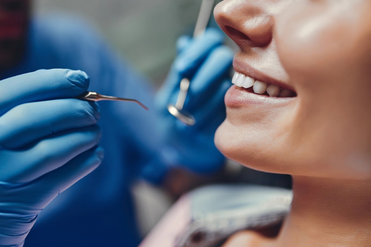 dentist-with-patient