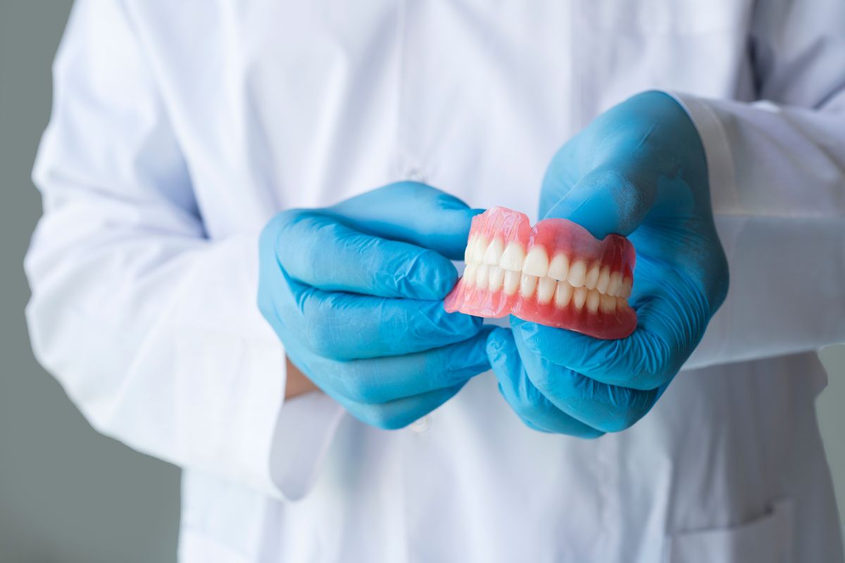 Complete dentures.